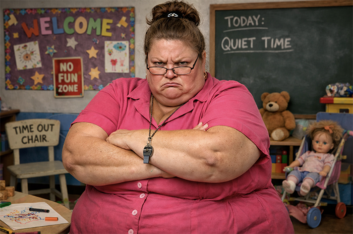 воспитатель кричит на ребенка